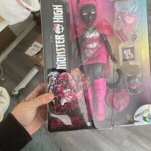 G3 Monster High Doll "Caty Noir" with Pink and Silver Outfit